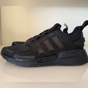 ADIDAS NMD V3 LACE UP SNEAKER YOUTH SIZE 6 WOMEN SIZE 8 BLACK BLACK